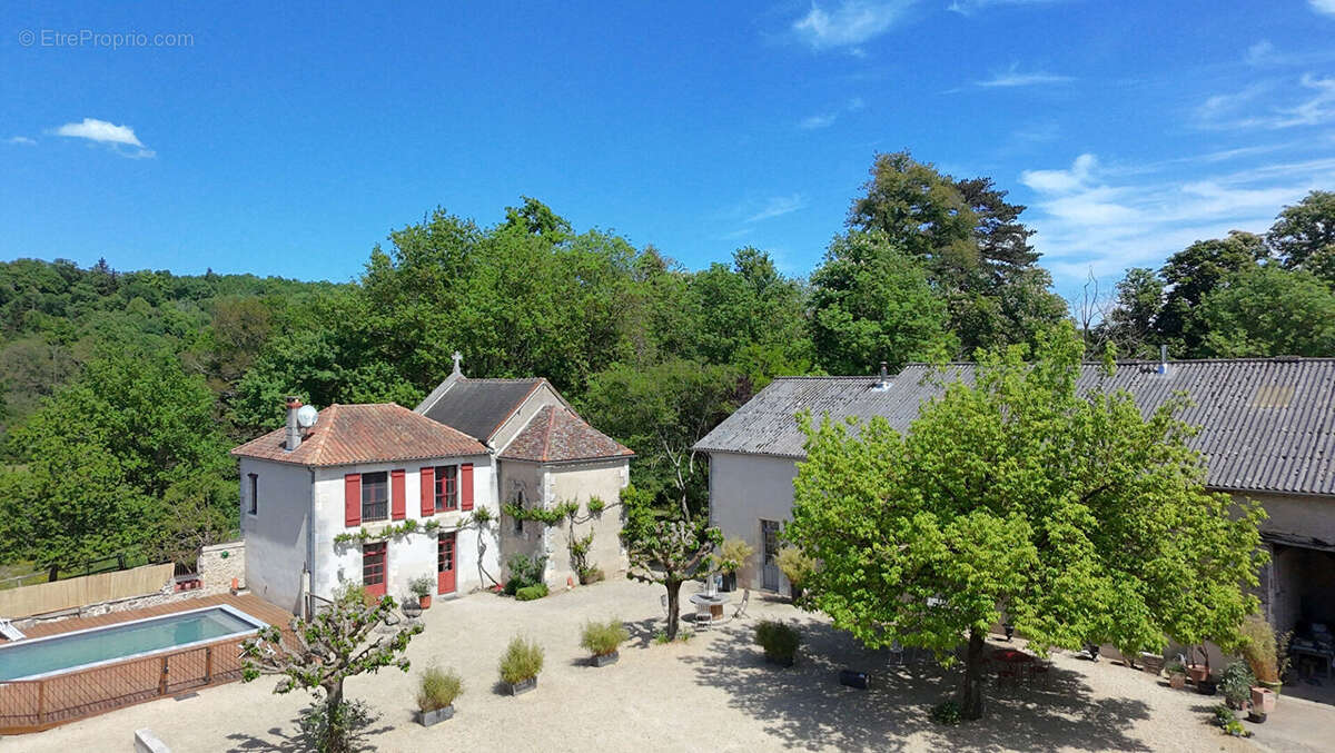 Maison 418 m² à Persac  - photo 3