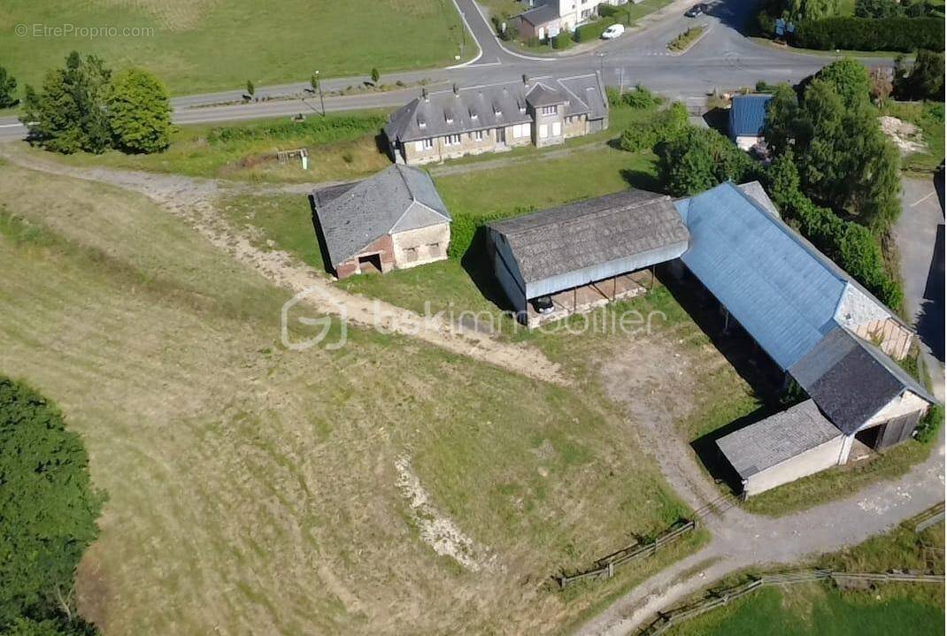 Maison à LAUNOIS-SUR-VENCE