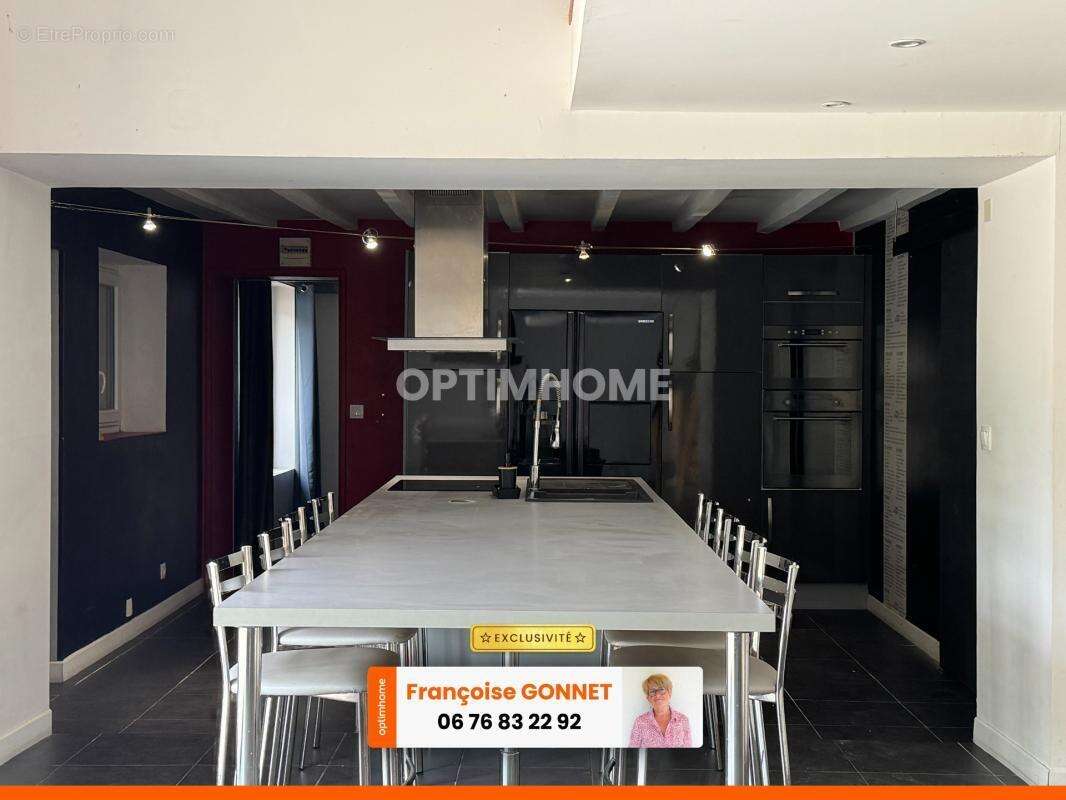 LONGERE de 215 m² - 6 pièces - 4 chambres - Piscine - 275 000 € - LAPAN - photo 10