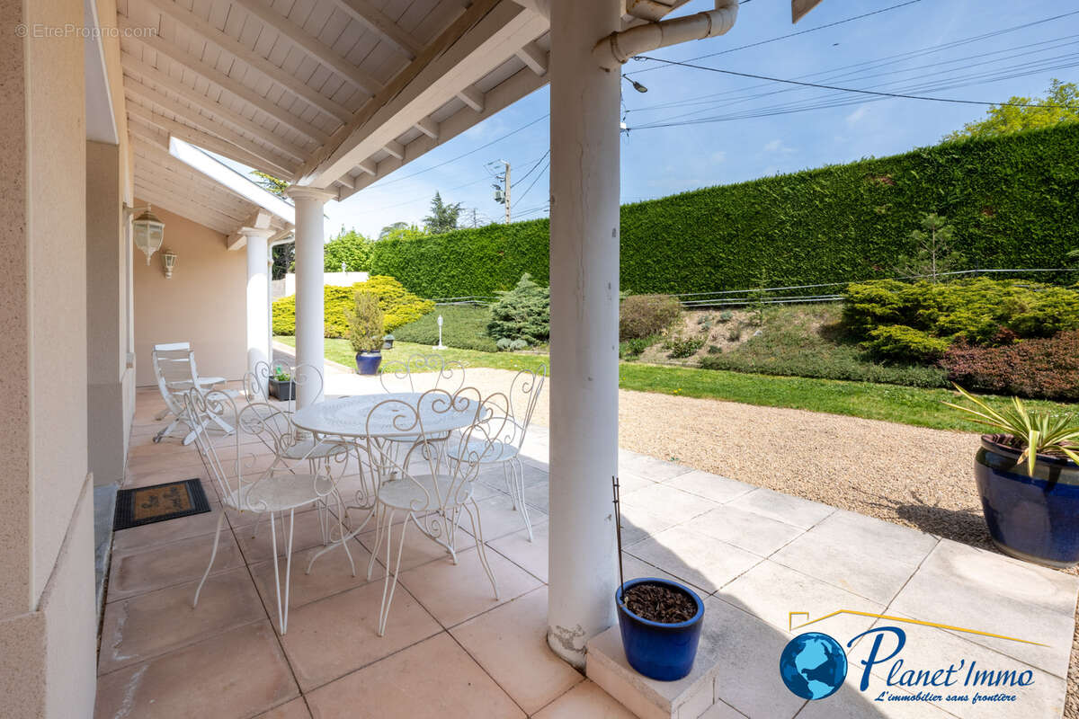 Maison à SAINT-BONNET-LES-OULES