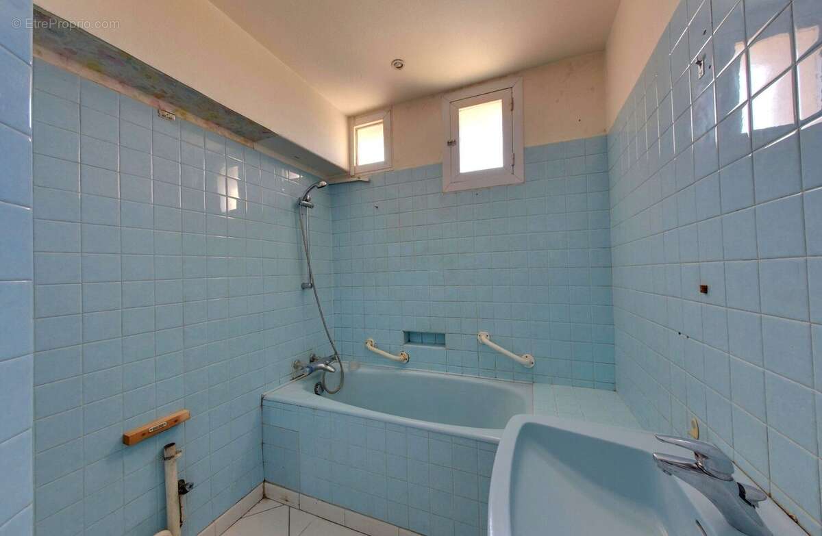Appartement 91 m² à Fontaine  - photo 8