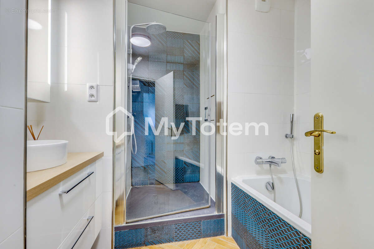 Appartement à COURBEVOIE