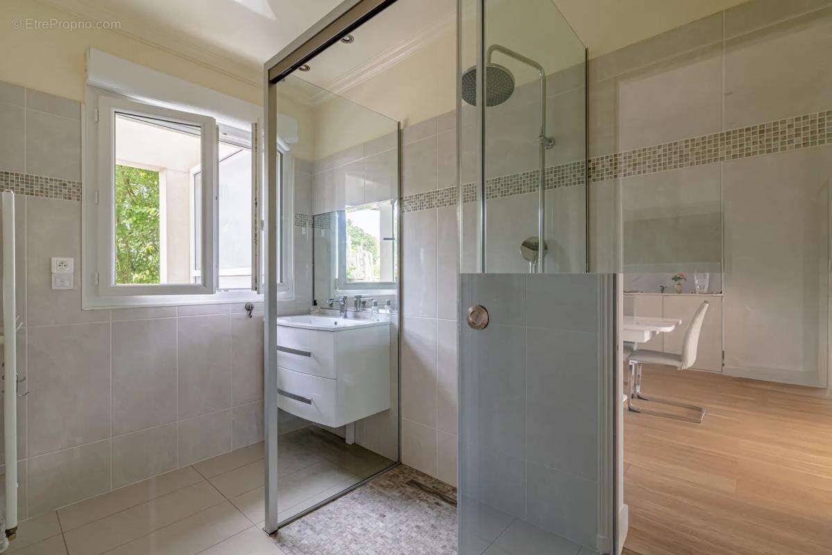 Maison à CHENNEVIERES-SUR-MARNE