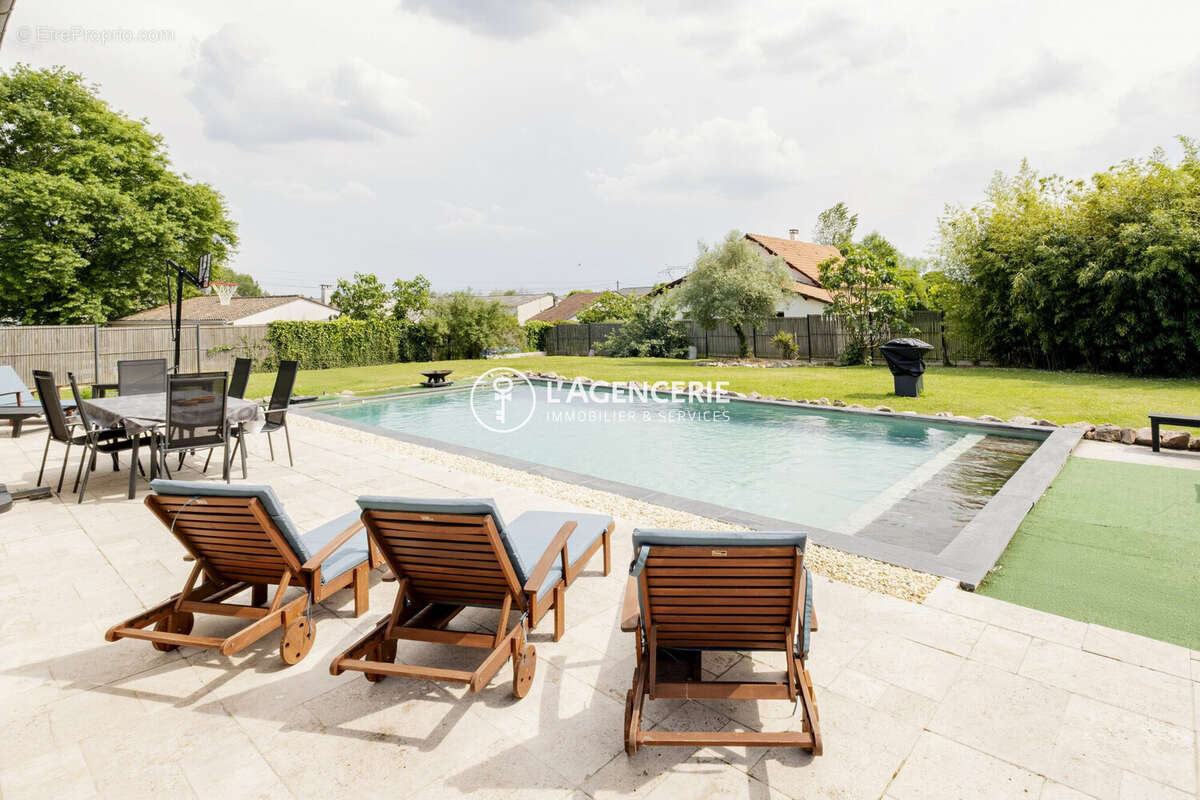 Maison à CARBON-BLANC