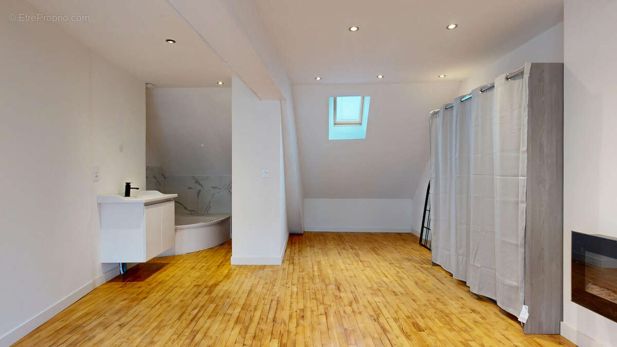 Maison à SAINT-HILAIRE-DU-HARCOUET