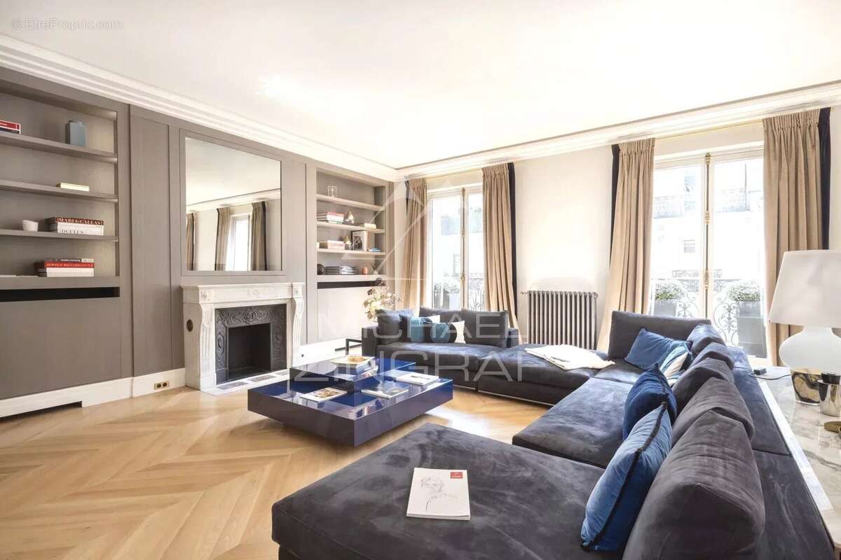 Appartement à PARIS-8E