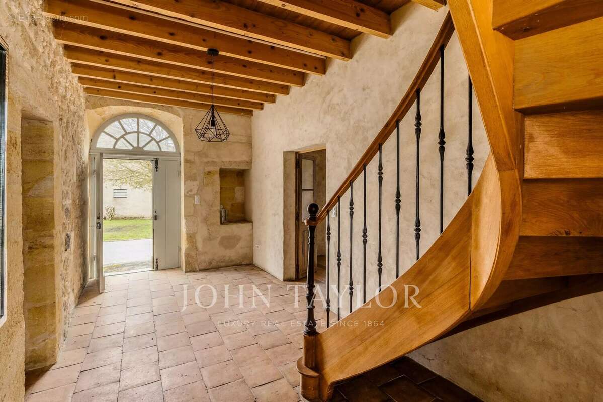 Maison à SAINT-EMILION