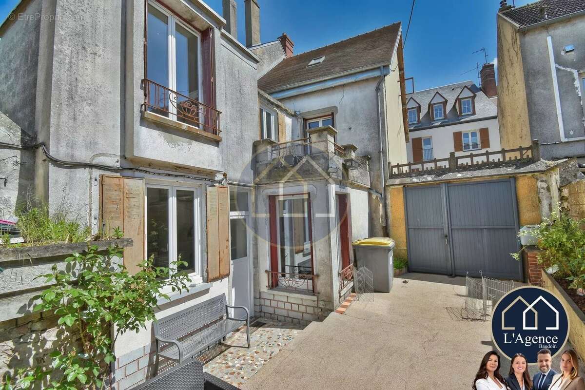 Maison à MONDONVILLE-SAINT-JEAN