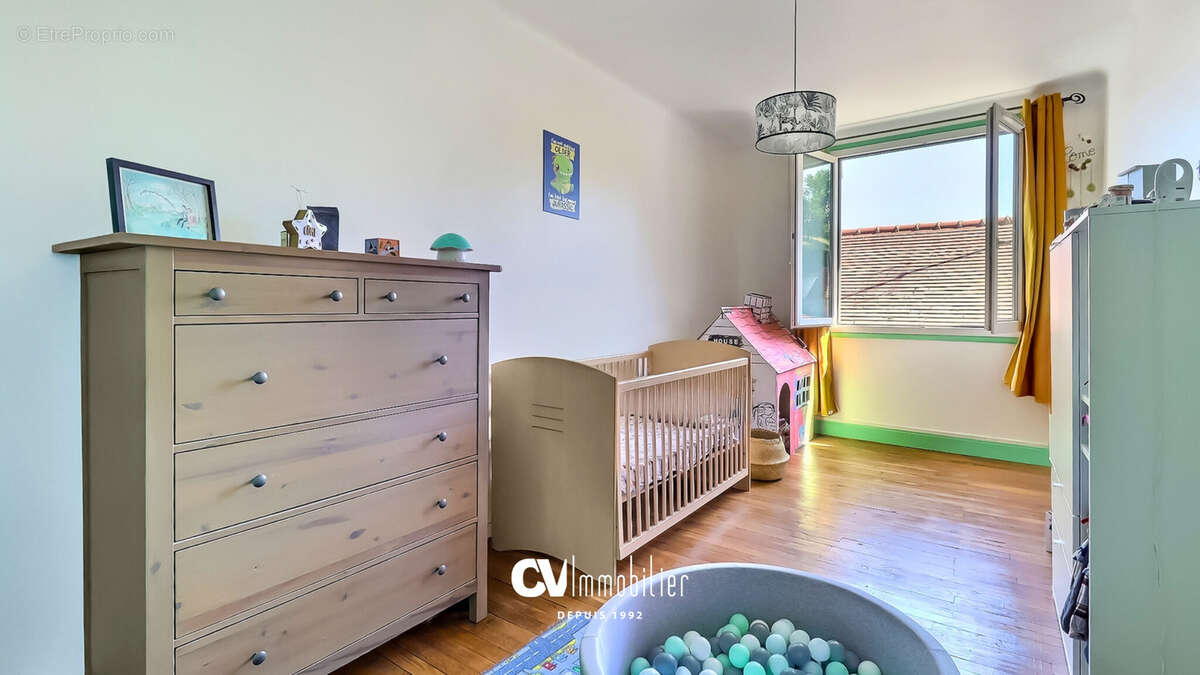 Appartement à SAINT-ETIENNE-DU-VAUVRAY