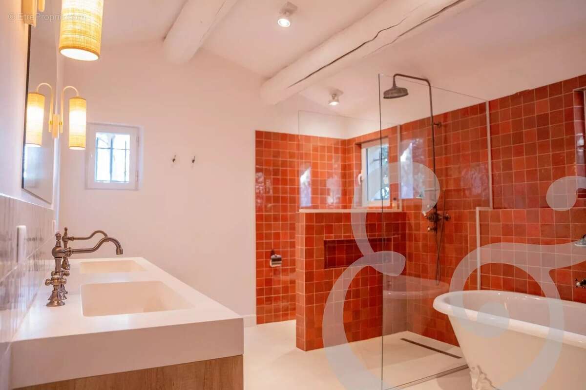 Maison à MAS-BLANC-DES-ALPILLES