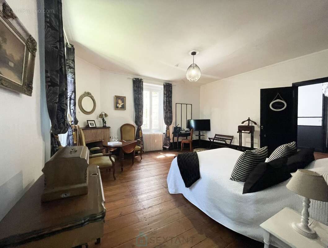 Maison à CHERVES-RICHEMONT