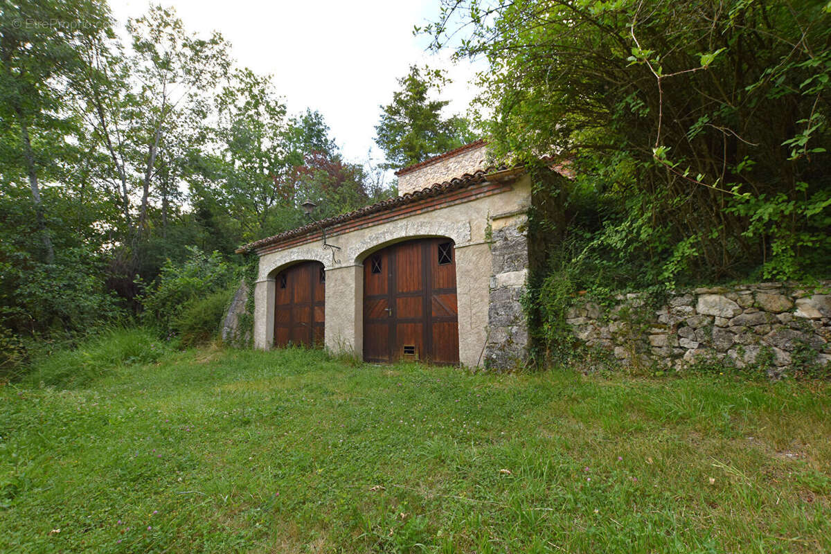 Maison à MONTAIGU-LE-BLIN
