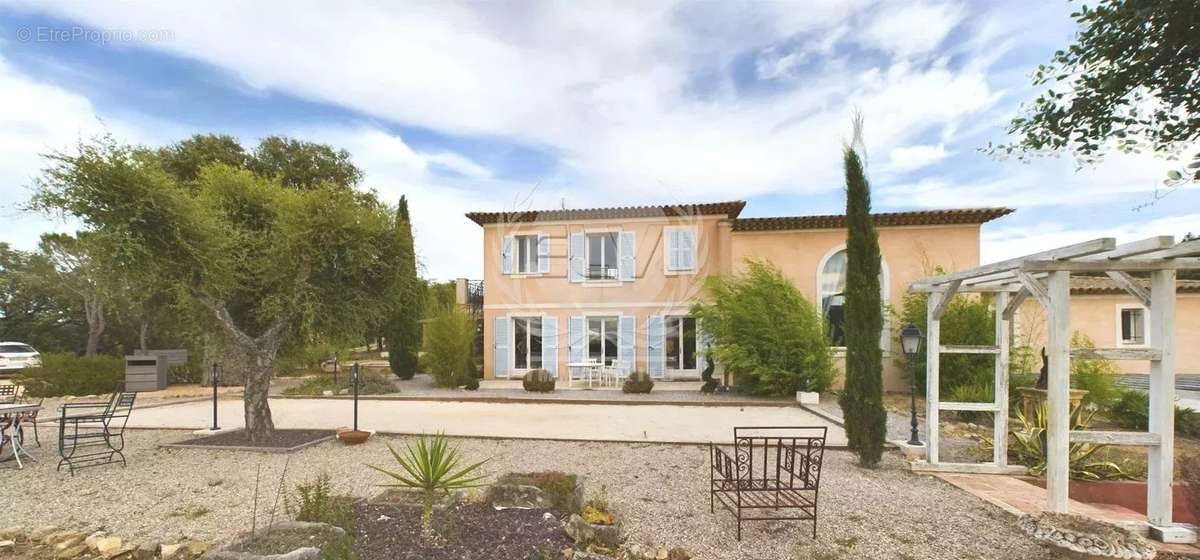 Maison à PLAN-DE-LA-TOUR