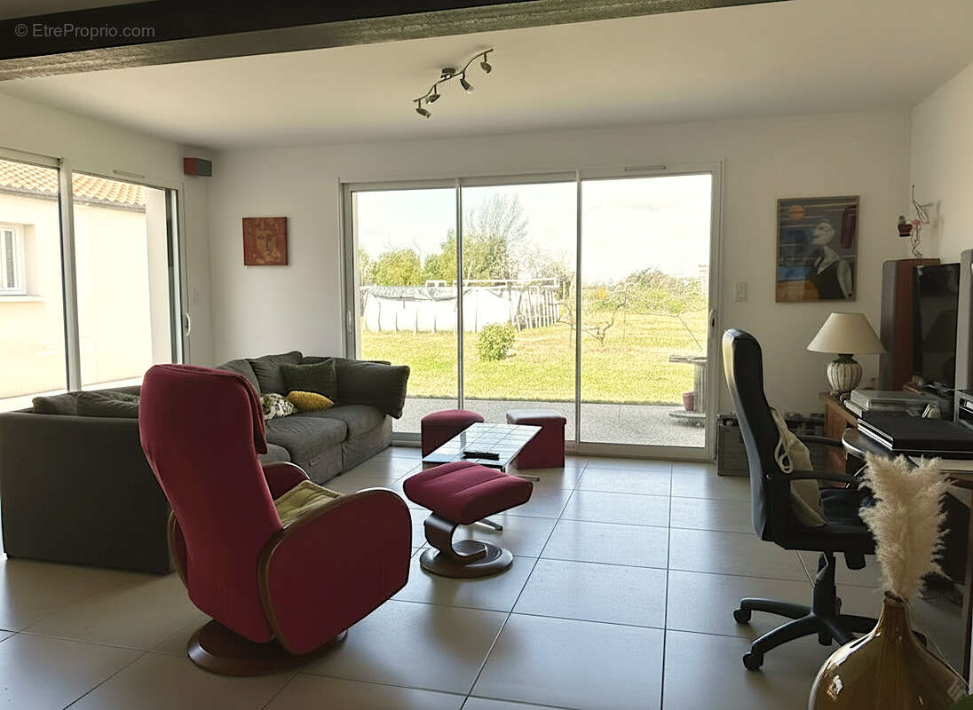 Maison à SAINT-LAURENT-DE-LA-PREE