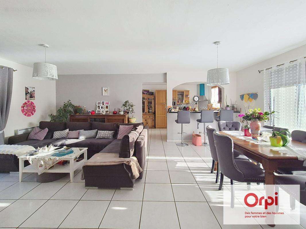 Maison à SAINT-GENIES