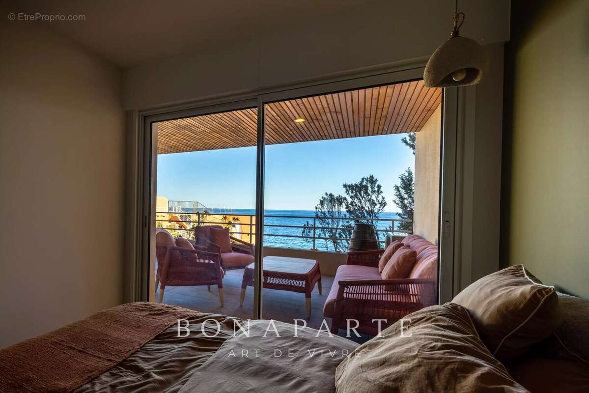 VUE MER PANORAMIQUE : Appartement T2 d’exception de 52 m² pieds dans l’eau - photo 8