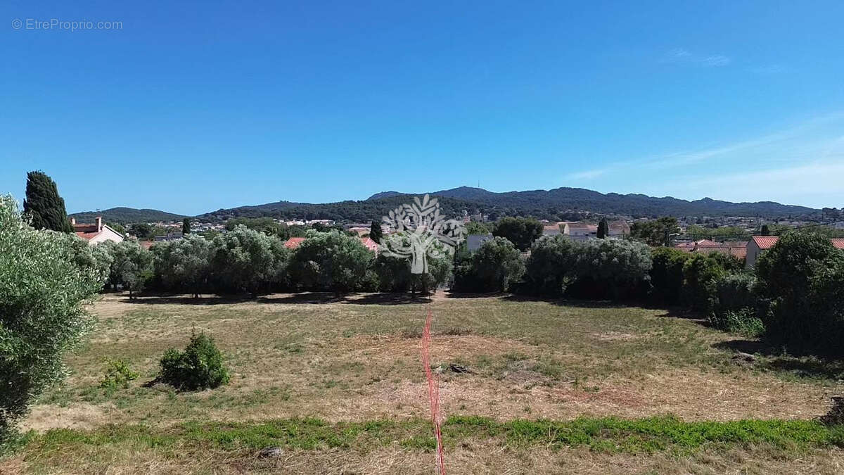 Terrain à SIX-FOURS-LES-PLAGES