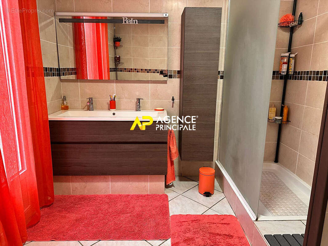 Appartement à SARTROUVILLE