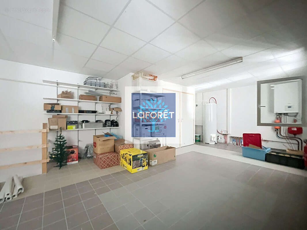 Commerce à ETAULIERS