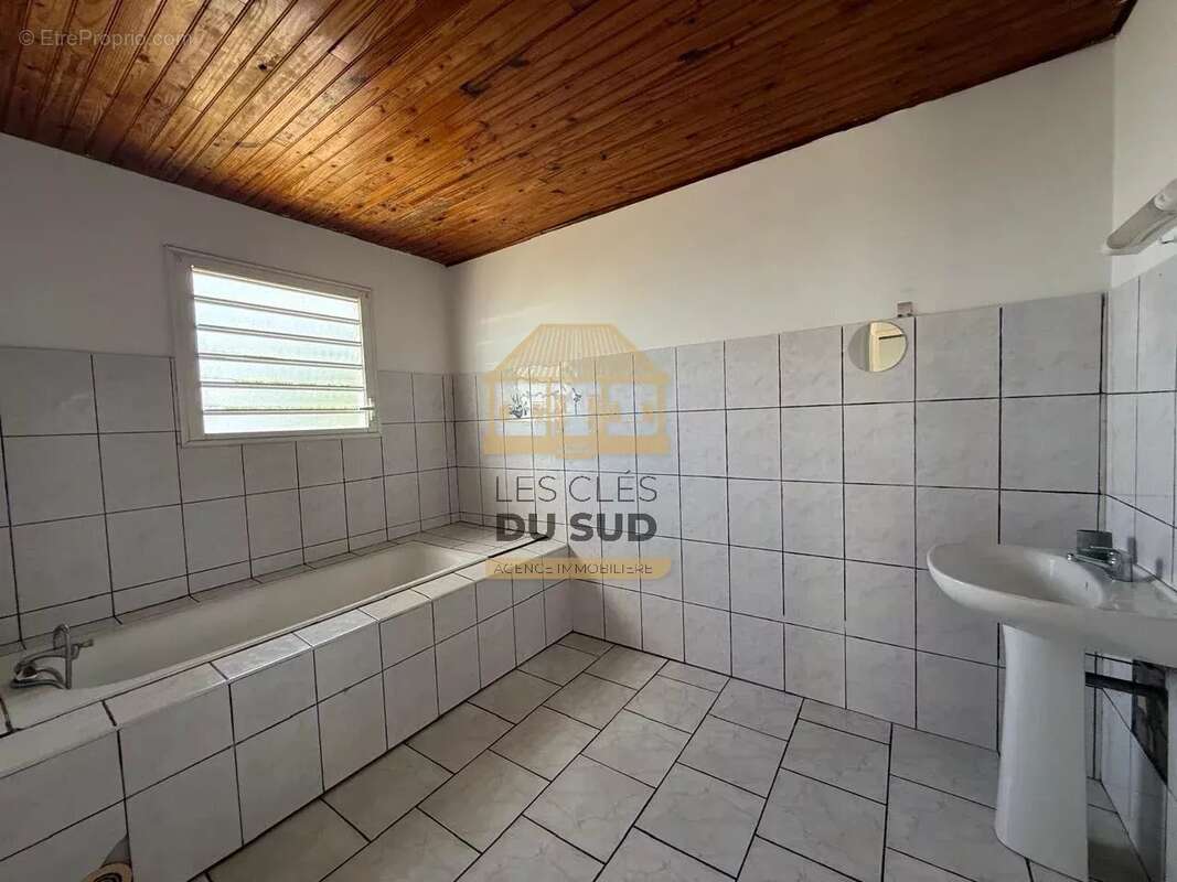A vendre - maison de type t4 de 72,67m2 environ - saint-joseph- 39 000 € - photo 3