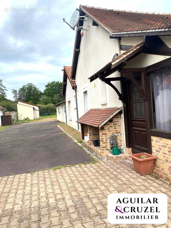 Maison à NEUVY-SUR-BARANGEON