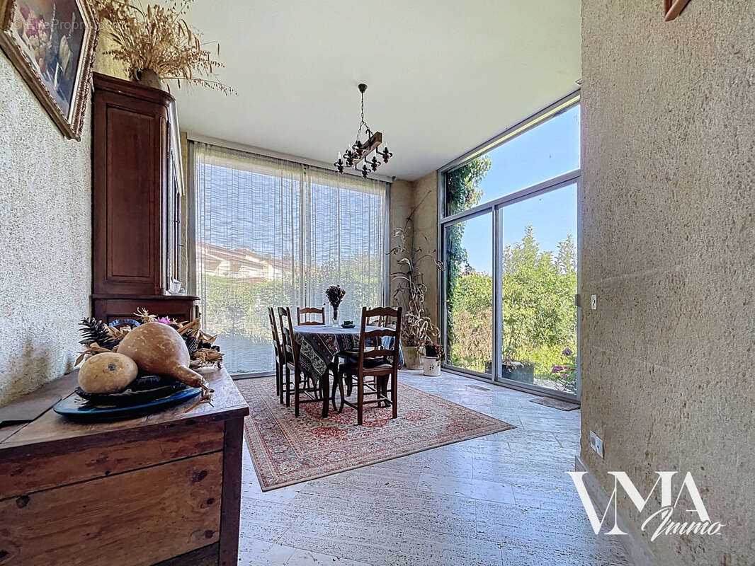 Maison à CHAMPAGNE-AU-MONT-D&#039;OR