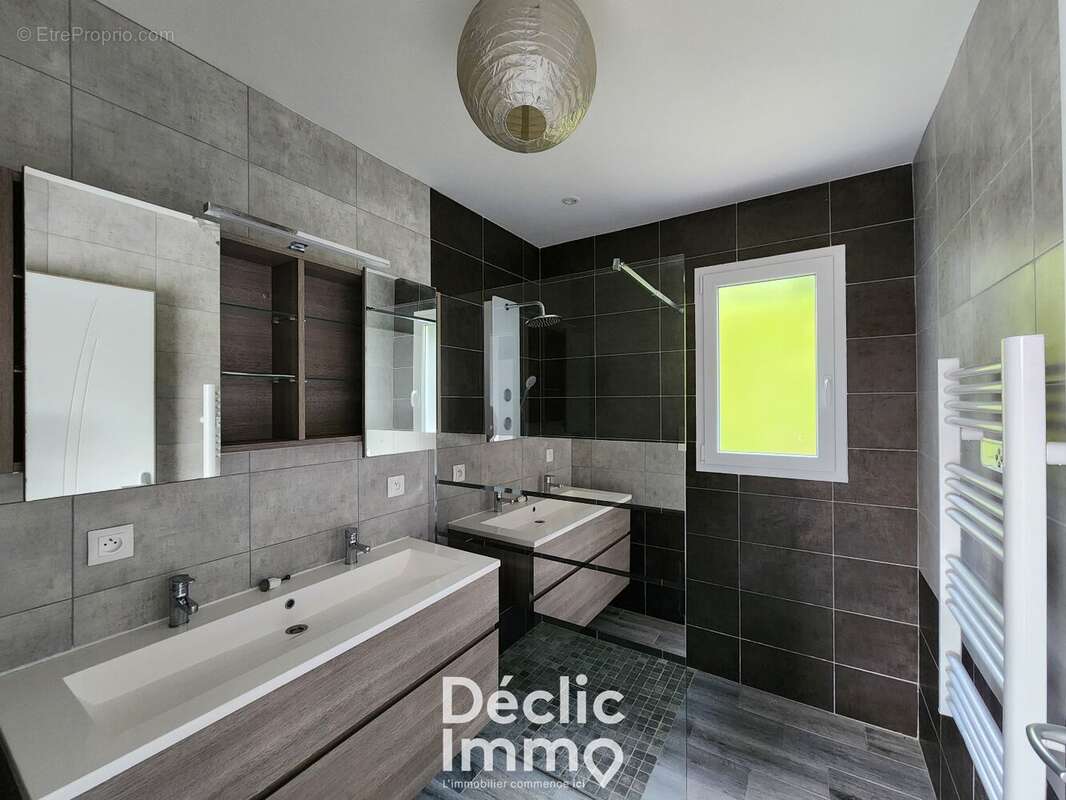 Maison à ROULLET-SAINT-ESTEPHE