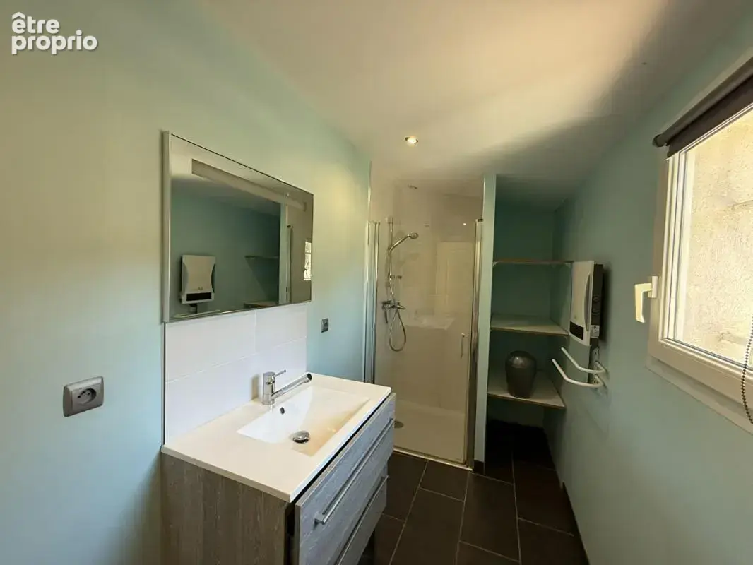 Maison plain-pied Montlegun 190 m² sur vaste terrain arboré avec terrasse et garage indépendant - photo 16