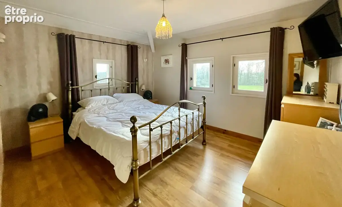 LOT-proche PUY L'EVEQUE  (130m2), Une maison en pierre rénovée offrant une vue panoramique, un terrain de 1,79 hectare, une pisc - photo 9