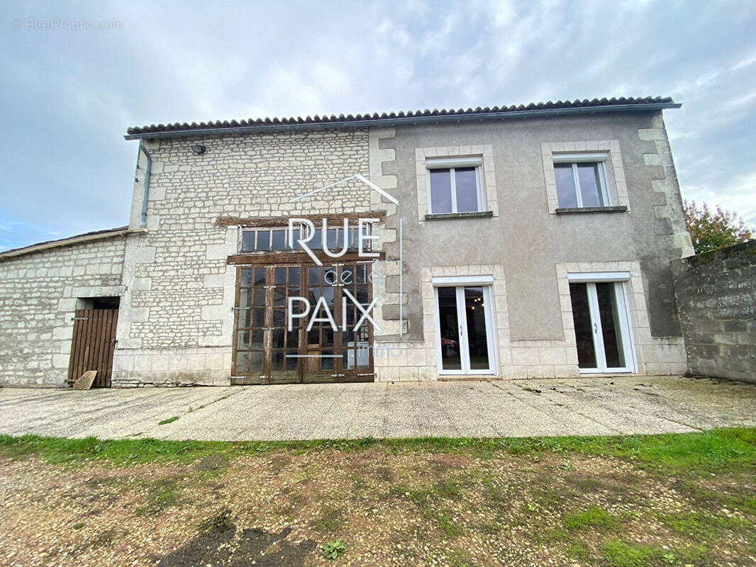 Maison à MONTS-SUR-GUESNES