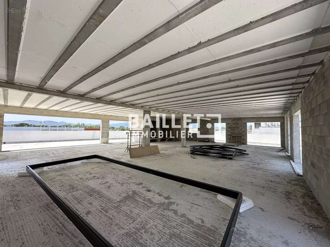 Vend à fréjus un immeuble neuf à usage de commerces et bureaux - photo 12