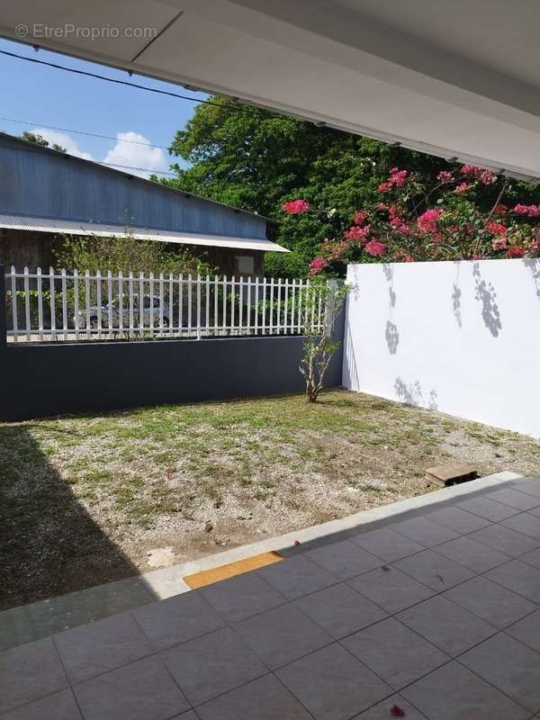 Appartement à REMIRE-MONTJOLY