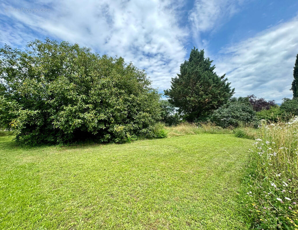 Terrain à ARTHAZ-PONT-NOTRE-DAME