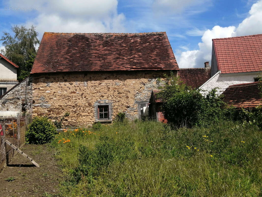 Maison à SAINT-DENIS-DE-JOUHET