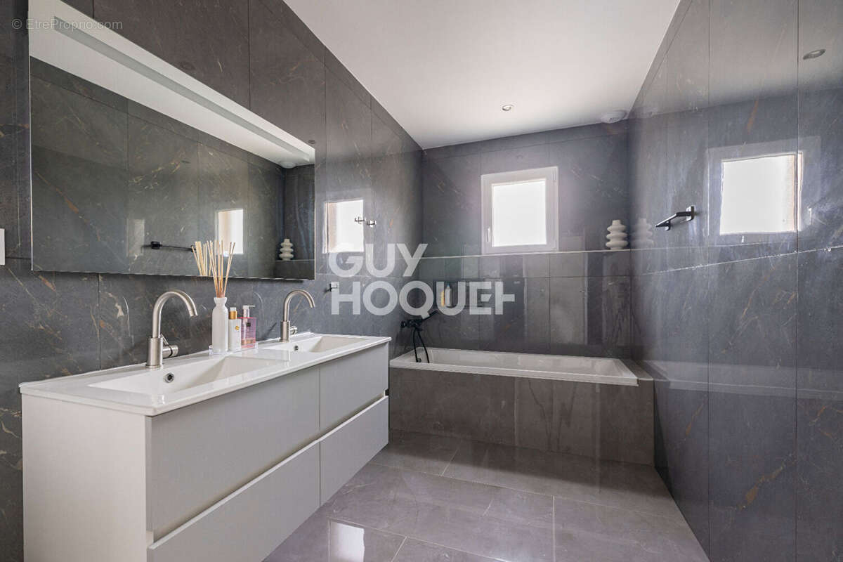 Maison à PESSAT-VILLENEUVE