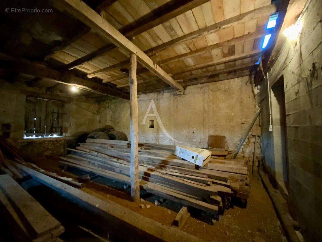 Maison à SAINT-GENIS-DE-SAINTONGE