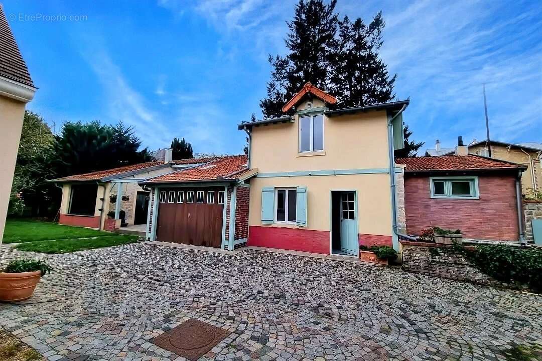 Maison à LE VESINET