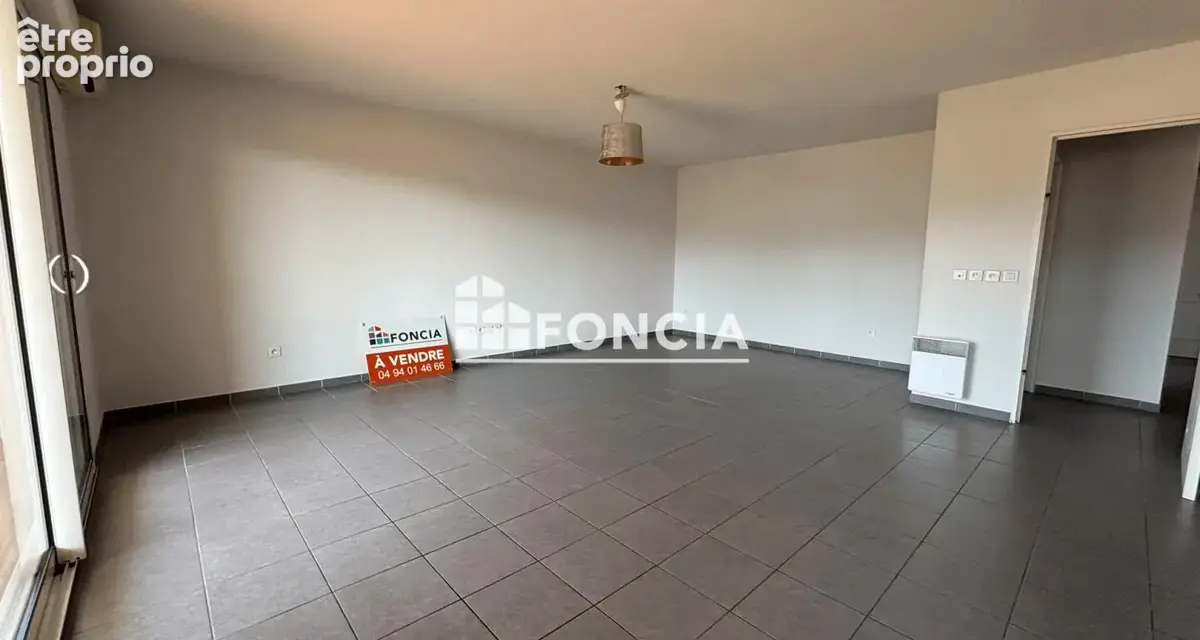 HYÈRES OUEST – T4 traversant de 78 m² au 3ème étage, grande terrasse plein sud sans vis-à-vis et garage - photo 7