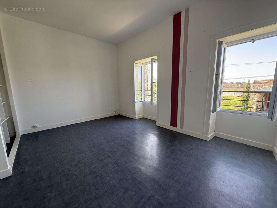 Propriété  7  Pièces - photo 7