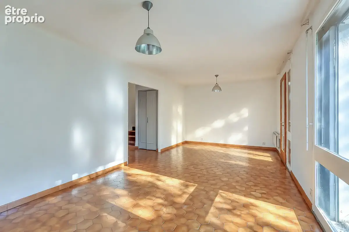 LE VERSOUD - Maison mitoyenne de 96 m2 habitables à rénover avec garage, sur terrain de 430 m2 - photo 5