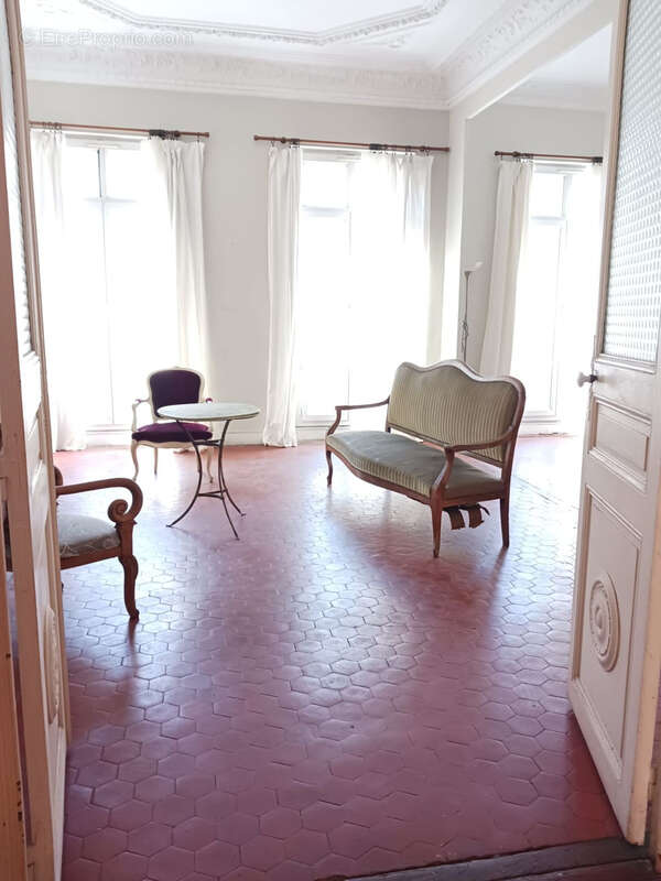 Appartement à MARSEILLE-6E