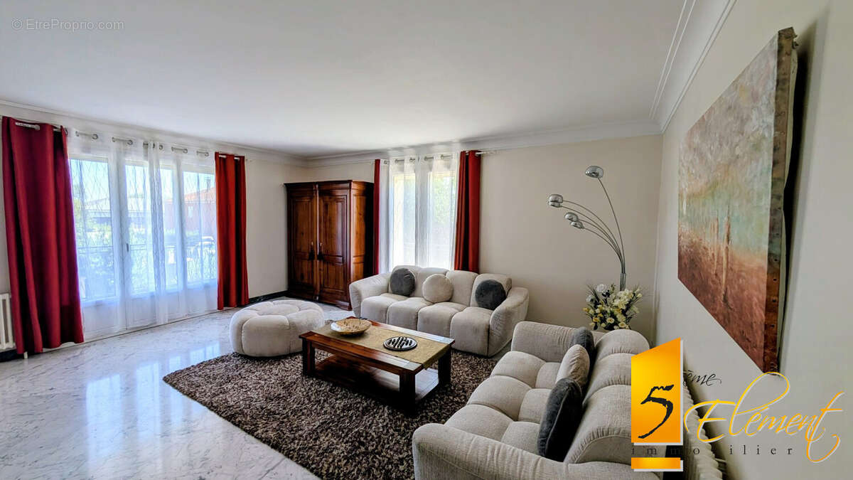 Maison 154 m² à Decines-Charpieu  - photo 2