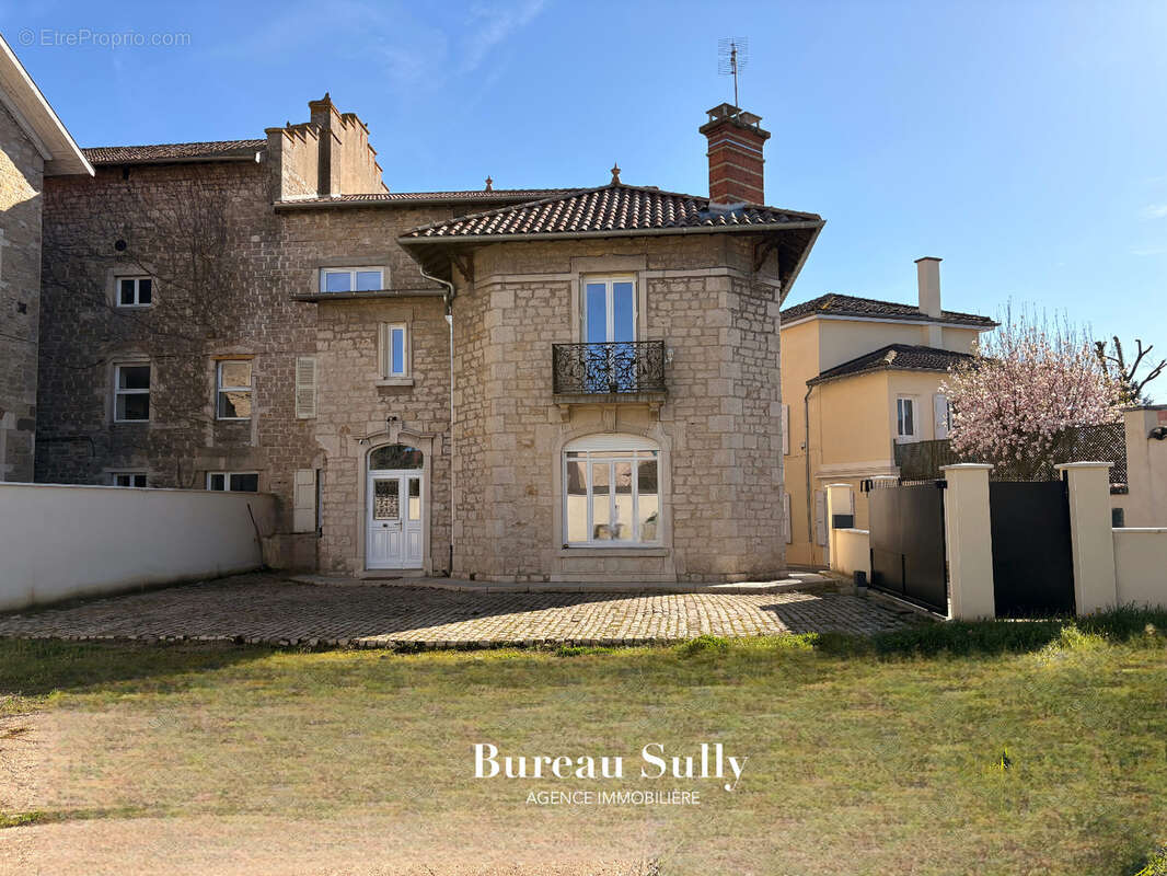 St Didier sur Chalaronne centre ( 01140 ) Maison 300 m2 Terrain 525 m2, ttes commodités, 20 mn gare Belleville - photo 12