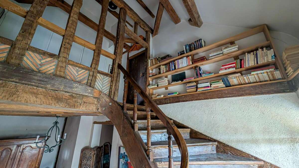 Maison à SAINT-VINCENT-DU-LOROUER