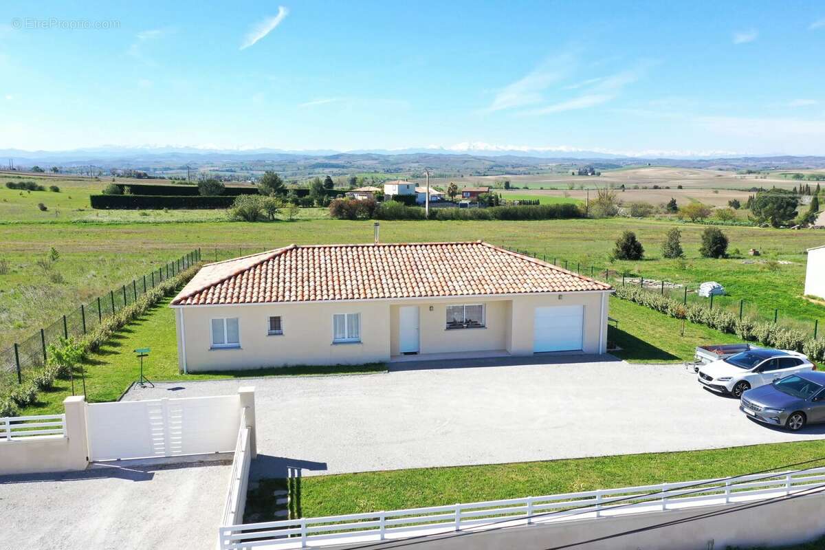 Villa contemporaine de plain-pied avec vue panoramique sur les Pyrénées - photo 1