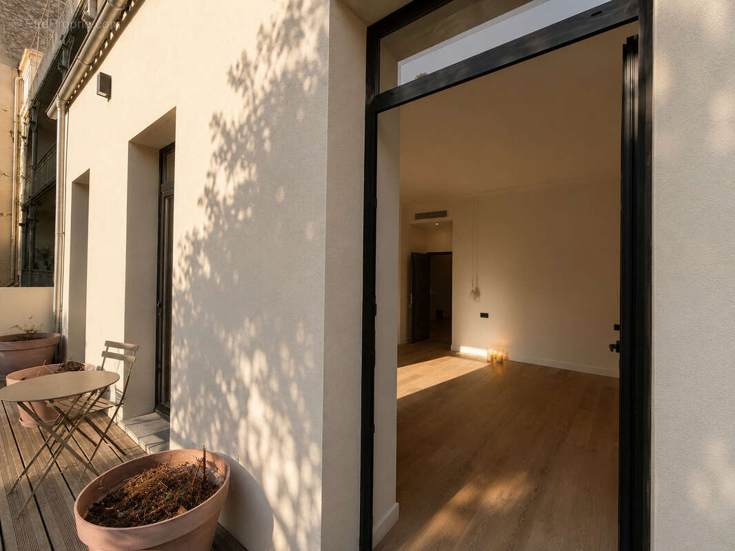 13008 Carré d'or - Propriété de caractère avec jardin et piscine   Marseille - photo 15