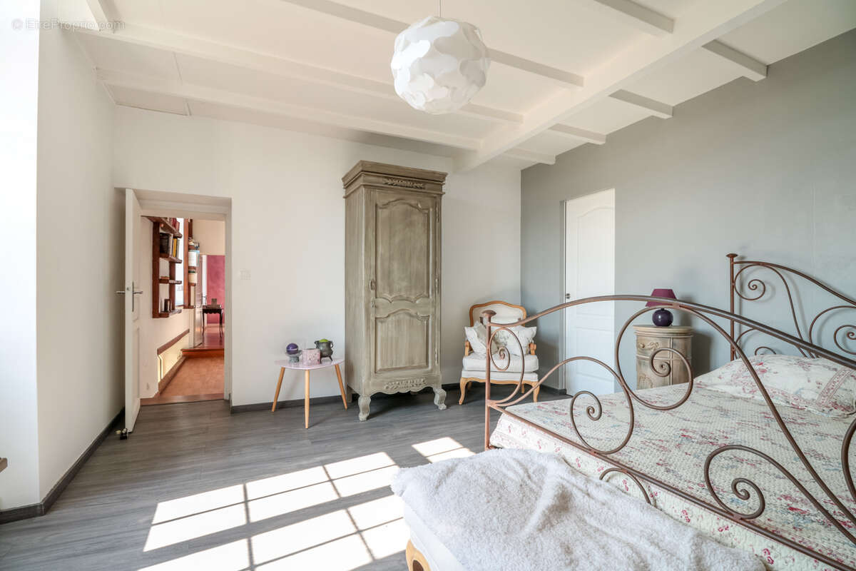 Maison de caractère, 264 m2, 4 chambres, bureau, piscine, dépendances - photo 9