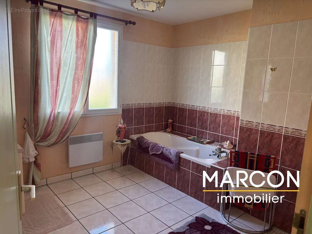 Maison à SAINT-PIERRE-DE-FURSAC