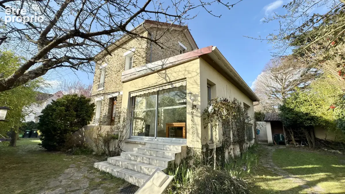Meulière de 170m2 avec jardin et garage à 5 min à pied de la gare. - photo 19