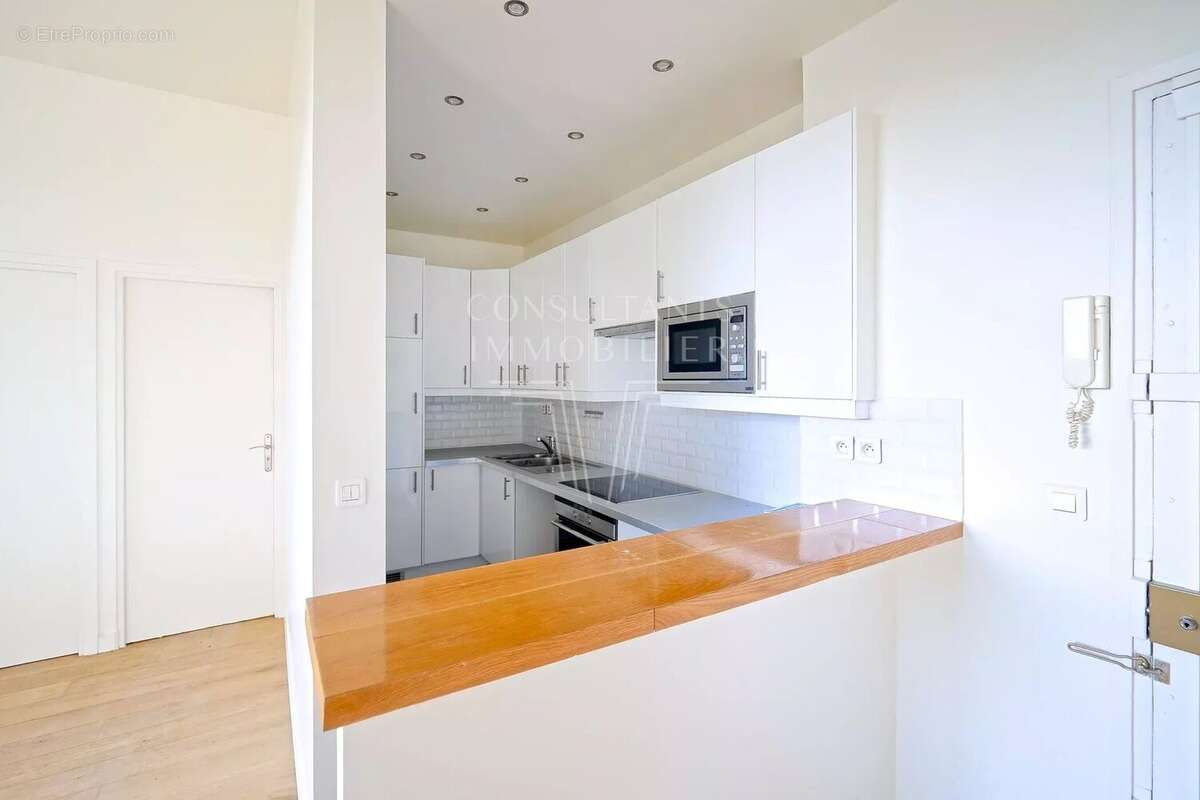 Appartement à PARIS-16E